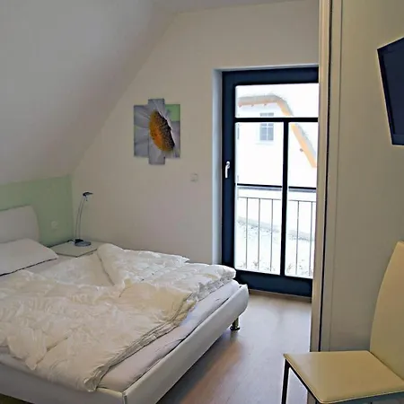 Rebecka Comfortable *