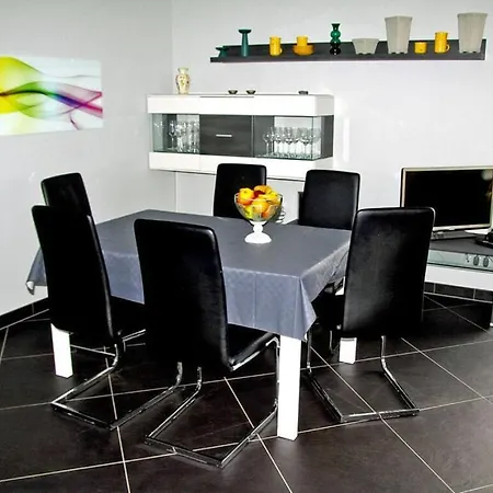 Rebecka Comfortable Glowe