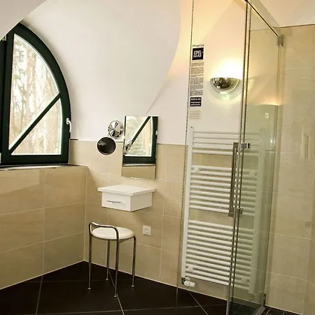 Rebecka Comfortable Glowe